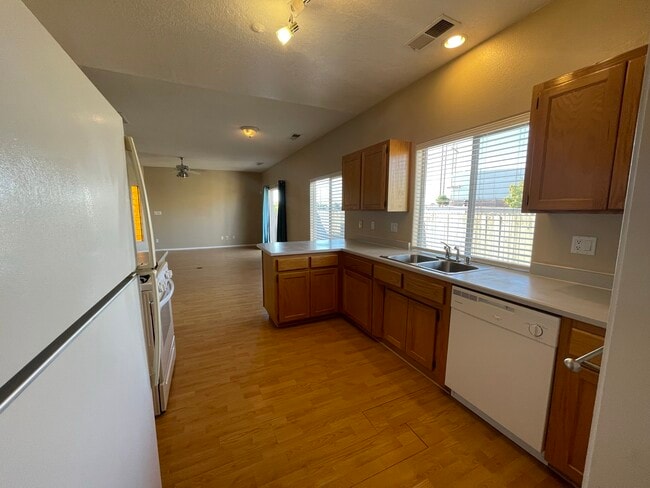 Building Photo - 7243 Natalie Janae Ln NE
