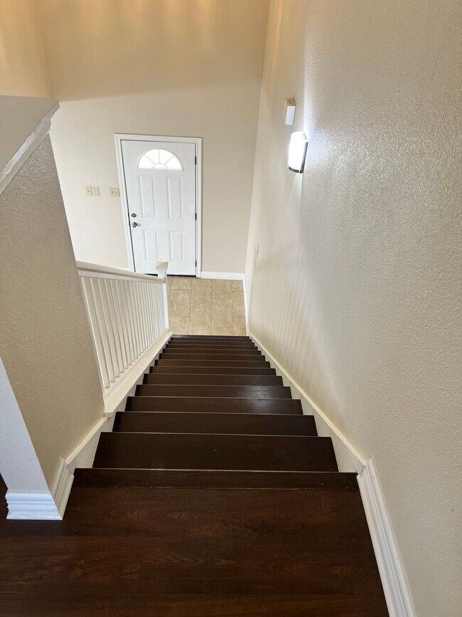 Building Photo - 9814 Kelton Dr