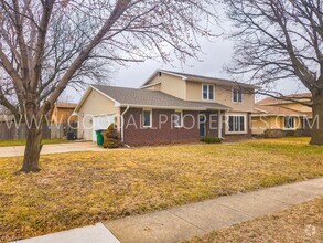 Building Photo - Beautiful 5 bedroom home in Waukee.