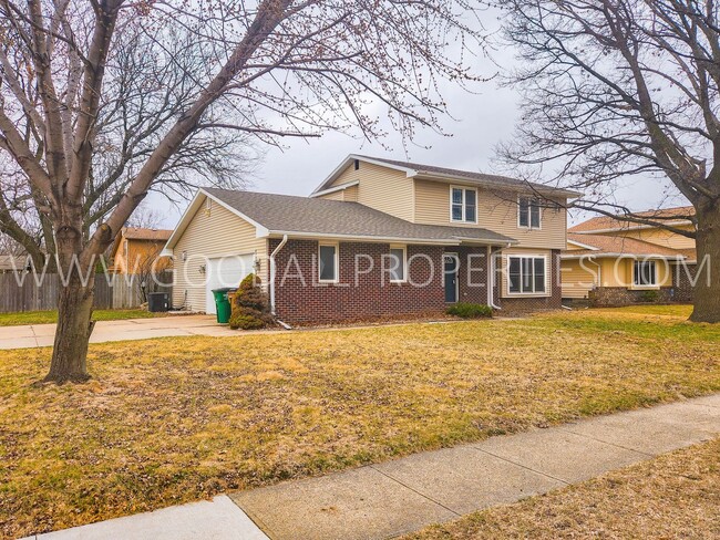 Primary Photo - Beautiful 5 bedroom home in Waukee.