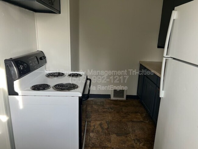 Building Photo - 87 Symons St