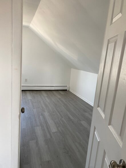 Building Photo - 56 Charles St