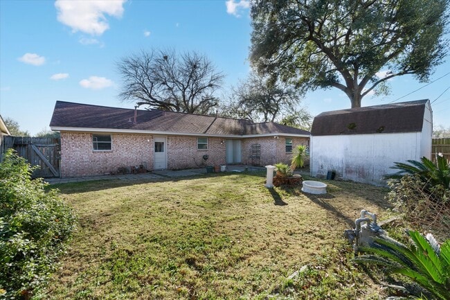 Building Photo - 906 Alyse St