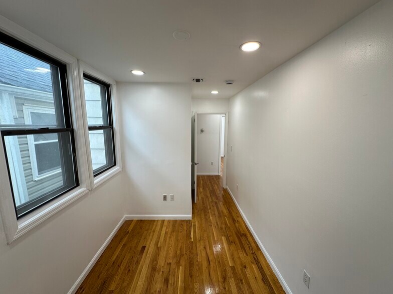 Building Photo - 77 Reservoir Ave