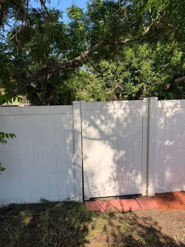 Building Photo - *LEASED* 2 bedroom 1 bathroom House in Orlando