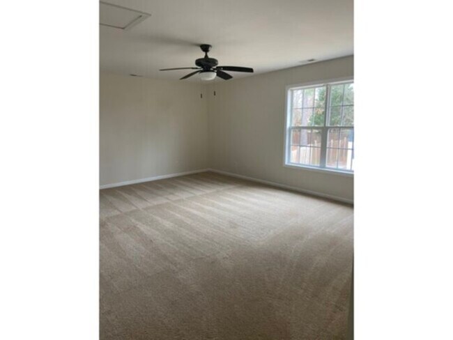 Building Photo - 50 Breezewood Dr