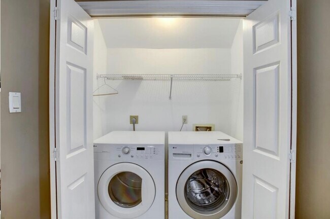 Building Photo - 2220 Bering Dr