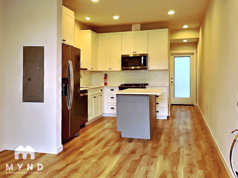 Building Photo - 7023 42nd Ave S