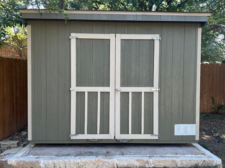 Shed or Storage - 1605 Gatlinburg Dr
