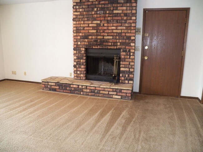Building Photo - 1008 Bridgit Ct SE