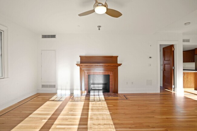 Building Photo - 165 Winthrop Rd