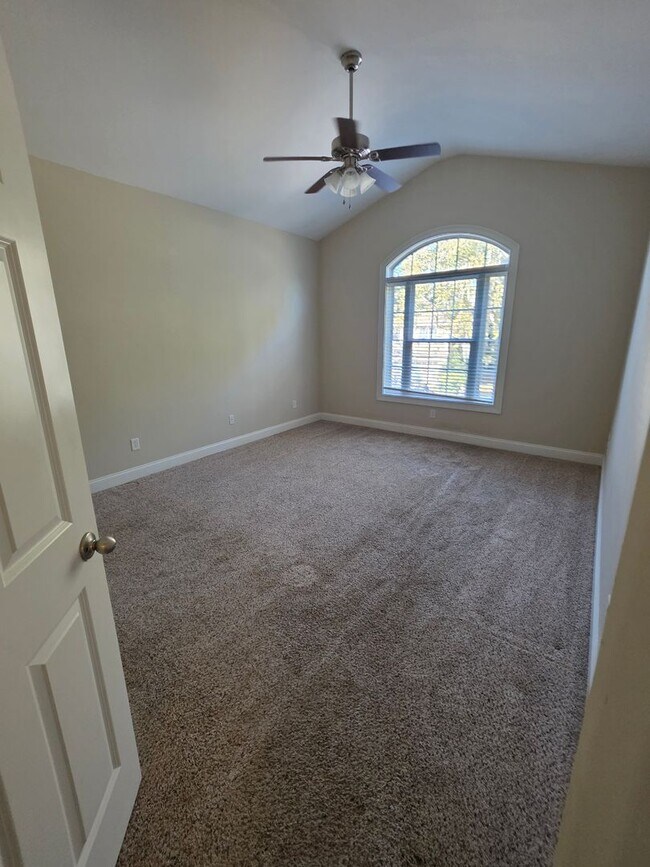 Building Photo - Oakview