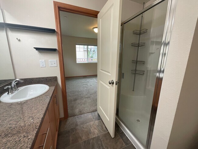 Building Photo - 3 Bed, 2.5 Bath with Garage and Fully Fenced Back Yard