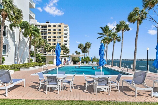 Building Photo - 2600 N Flagler Dr