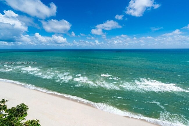 Building Photo - 18555 Collins Ave