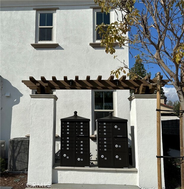 Building Photo - 665 E Foothill Blvd