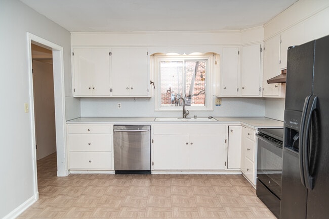 Building Photo - 116 N Union Ave