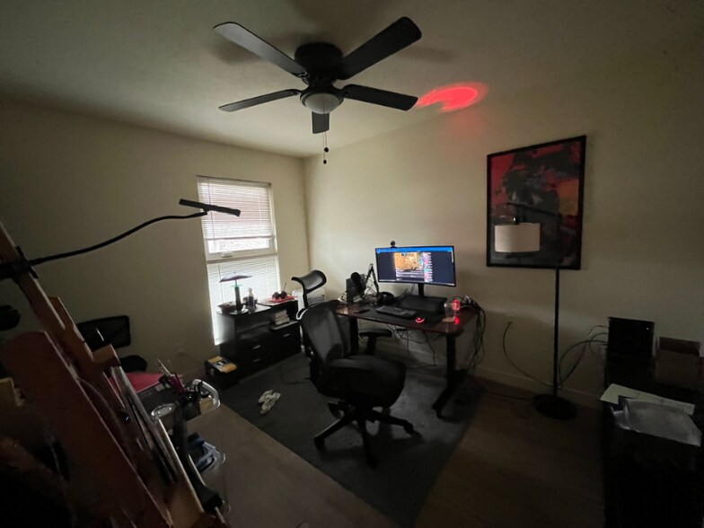 Building Photo - 1624 Banyan Dr