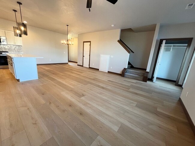 Building Photo - Newly Built 3 Bed/2.5 Bath Townhome in Aspen Ridge!
