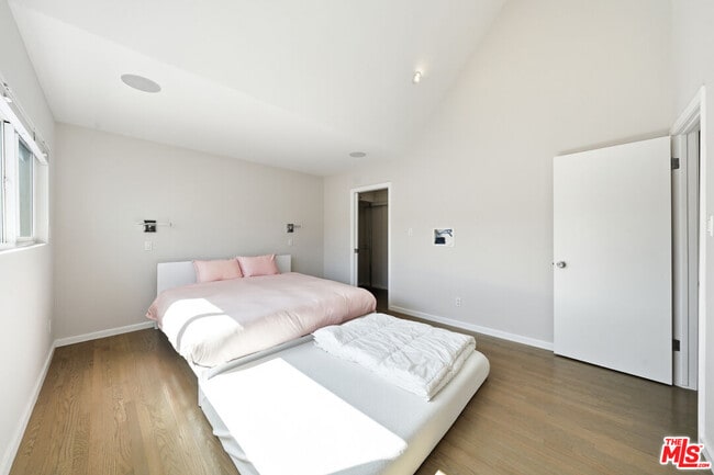 Building Photo - 1342 Stanford St