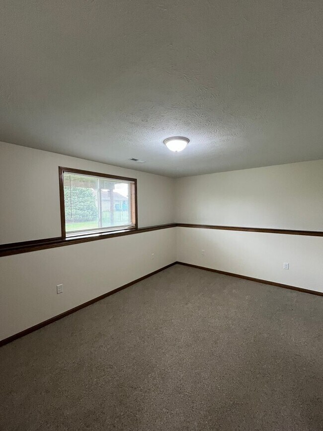 Building Photo - 514