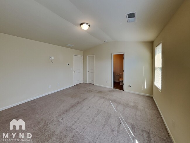 Building Photo - 2547 Piering Dr