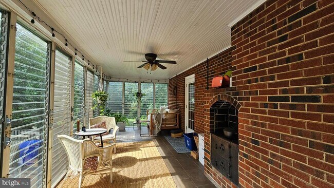 Building Photo - 4021 Laurel Rd