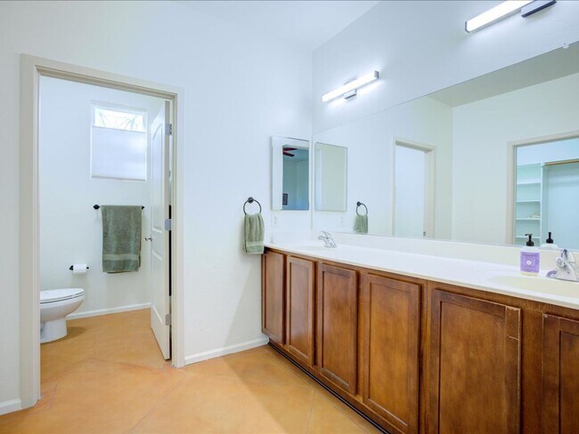 Building Photo - 10570 E Eleanor Maldonado Pl