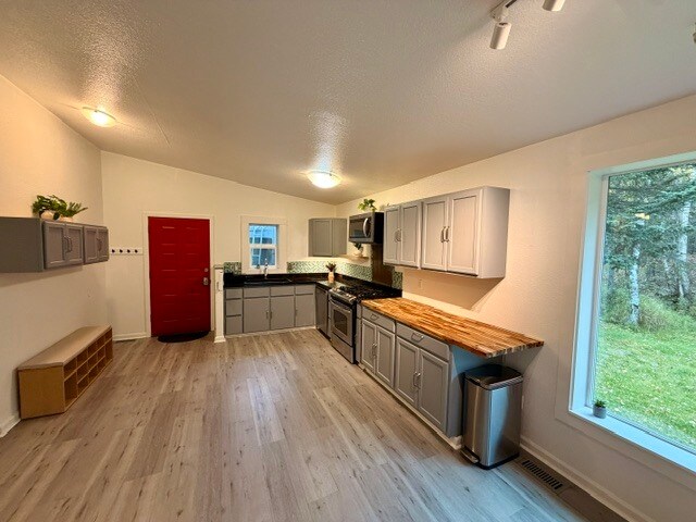Building Photo - 4500 Willow Cir