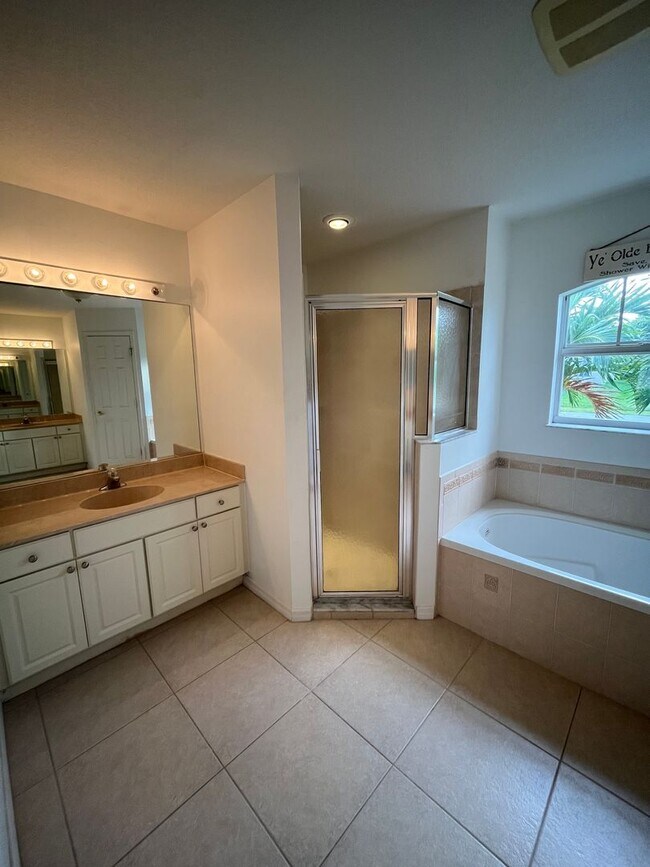 Building Photo - Convenient 3/2/2 PSL Home with Backyard Oa...