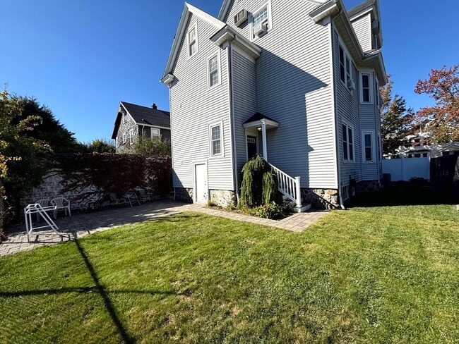 Building Photo - 89 Grove St