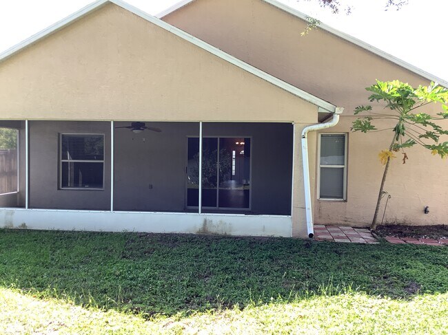 Building Photo - 2207 Golden Ivy Way