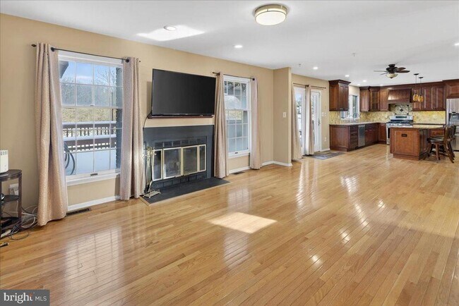 Building Photo - 7 Redwood Ct