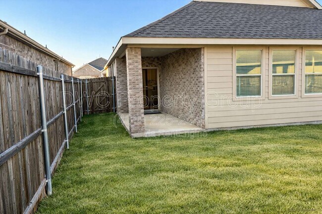 Building Photo - 1208 Mesquite Ln