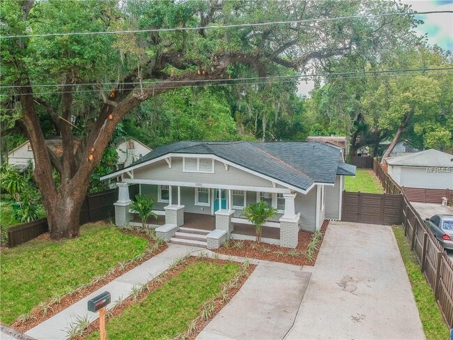 Building Photo - "Charming 3-Bed, 2-Bath Gem in Tampa's Heart - 1244 Sq Ft of Comfort Awaits!"