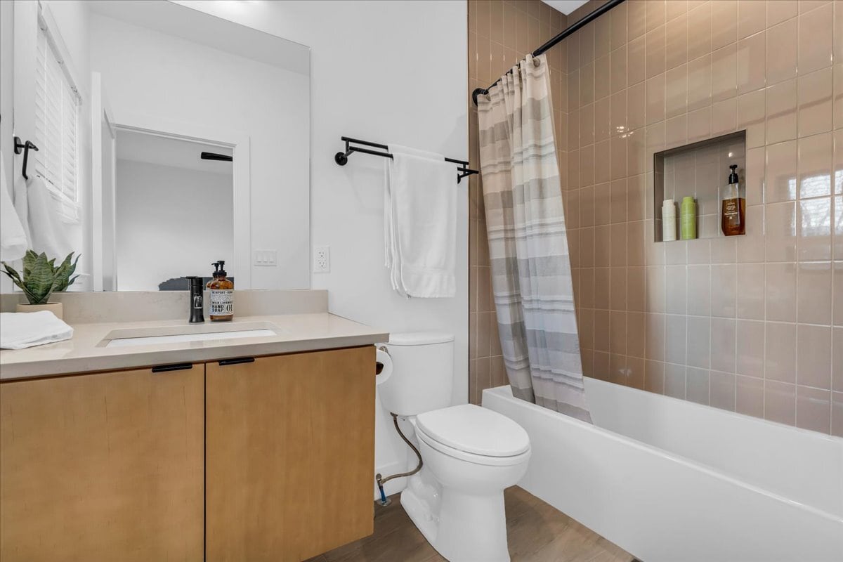 Building Photo - 7536 Churchill St