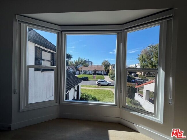 Building Photo - 1546 S Ogden Dr