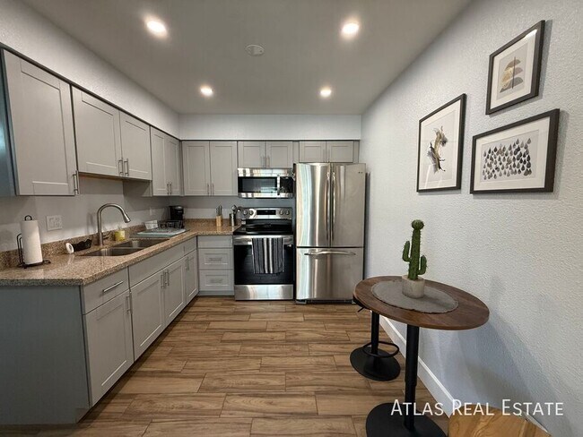 Building Photo - 2540 N 17th Way