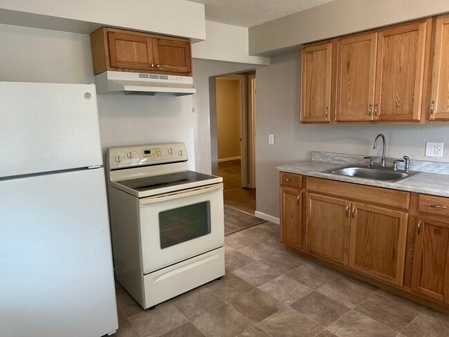 Building Photo - 120 Lakeside Ave