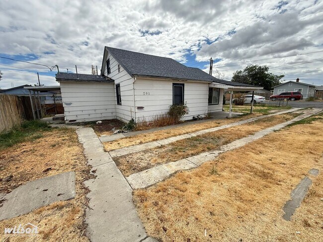 Building Photo - 701 N 20th Ave