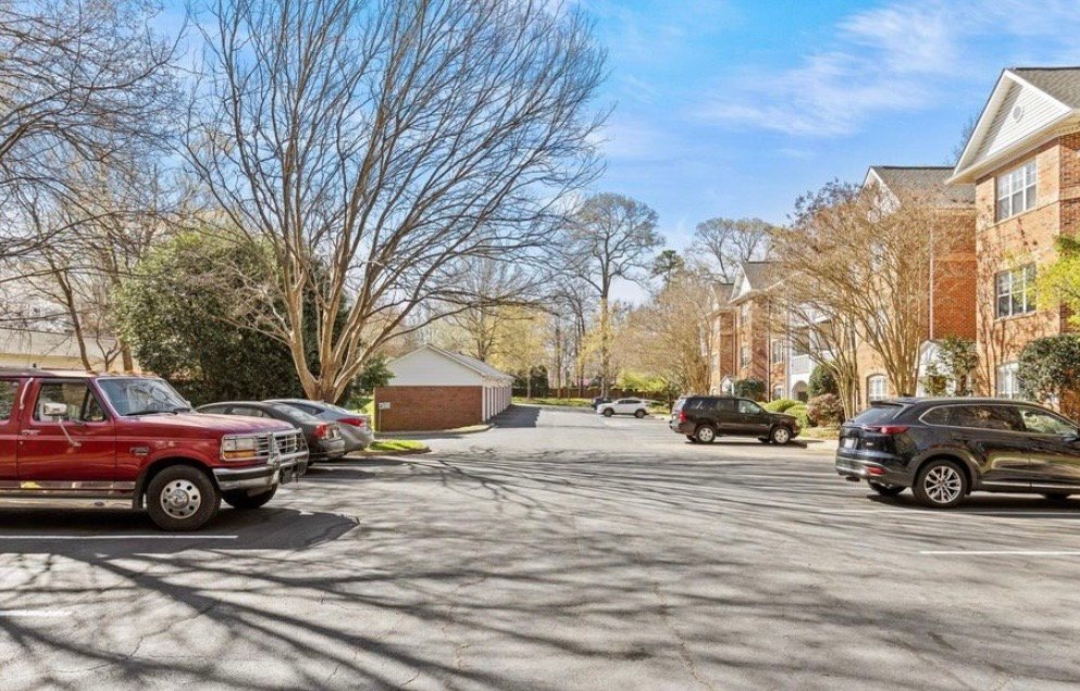 Building Photo - 5601 Fairview Rd