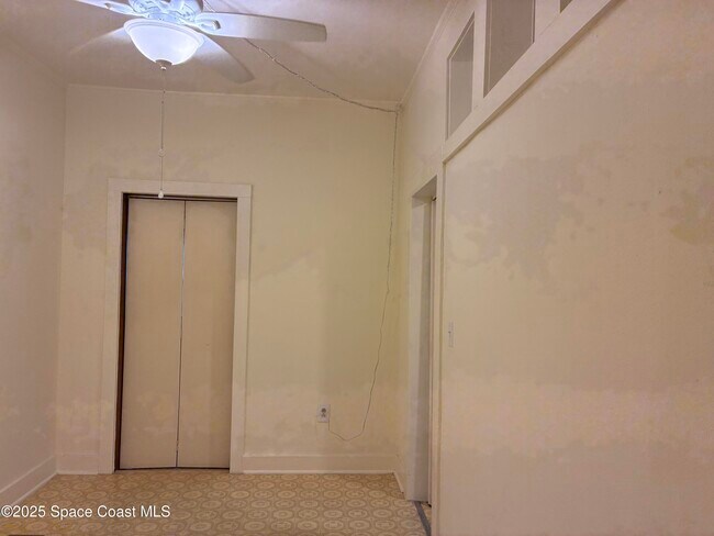 Building Photo - 803 Rockledge Dr