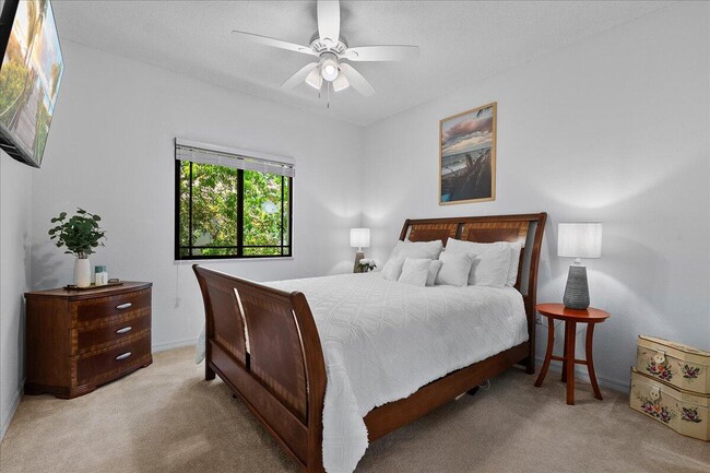 Building Photo - 3020 Alcazar Pl