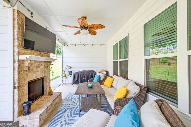 Building Photo - 2121 Charmond Dr