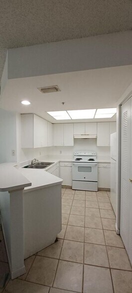 Building Photo - 4163 N Haverhill Rd