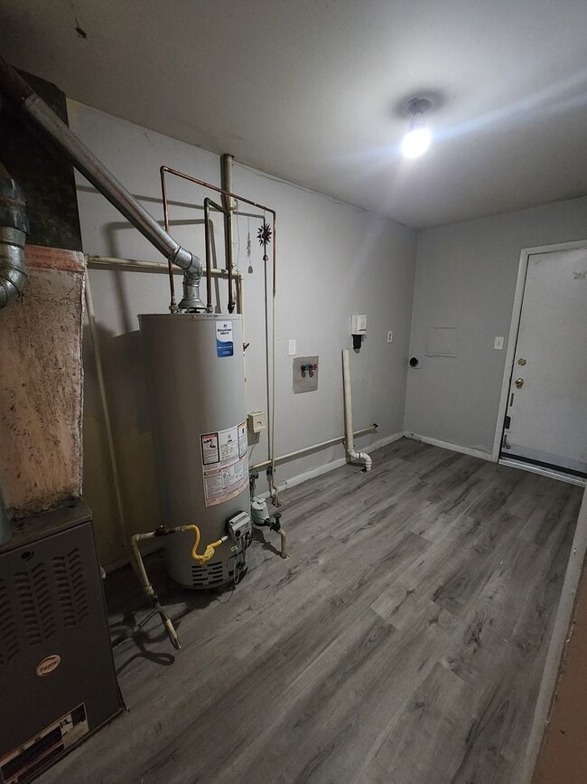 Building Photo - Holmes1644