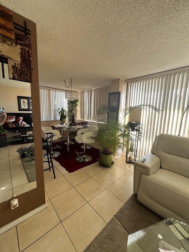 Building Photo - 4516