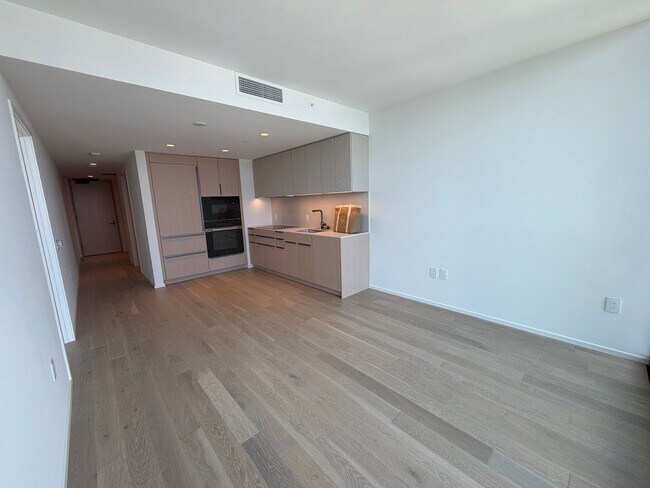 Building Photo - $4200, 1BR/1BA/1PKG Secured, The Park @Ward Village, Luxury Living