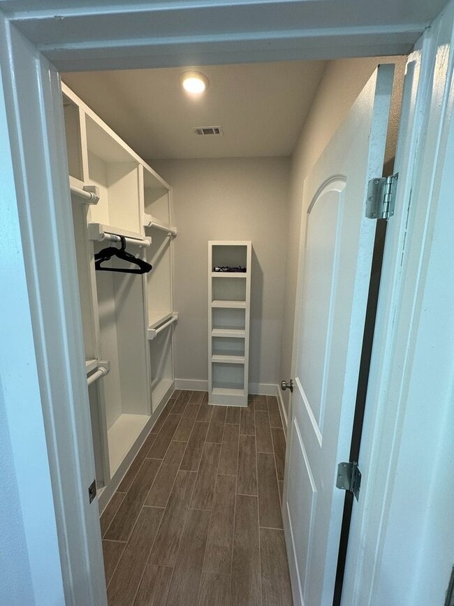 Building Photo - Charming 4BR House in Del Valle