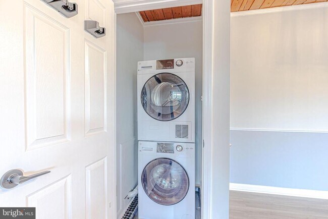 Building Photo - 53 Skyhill Rd